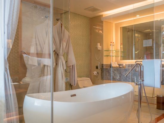 SereS Springs Resort & Spa - Tap to explore photos