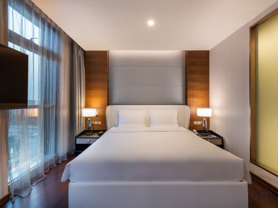 Novotel Shanghai Hongqiao Hotel - Tap to explore photos