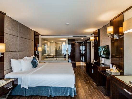 Central Luxury Ha Long Hotel Room Type - Deluxe King Mountain View