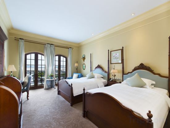 Rocks Hotel Room Type - Superior Wharf View Room
