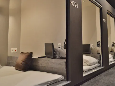 บิซคอร์ท เคบิน ซูซูคิโนะ - ให้บริการเฉพาะผู้ชาย