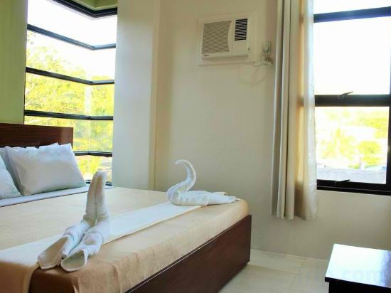 Coron Visitors Hotel Room Type - Superior King Room