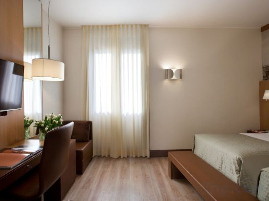Starhotels Ritz Room Type - Deluxe Room