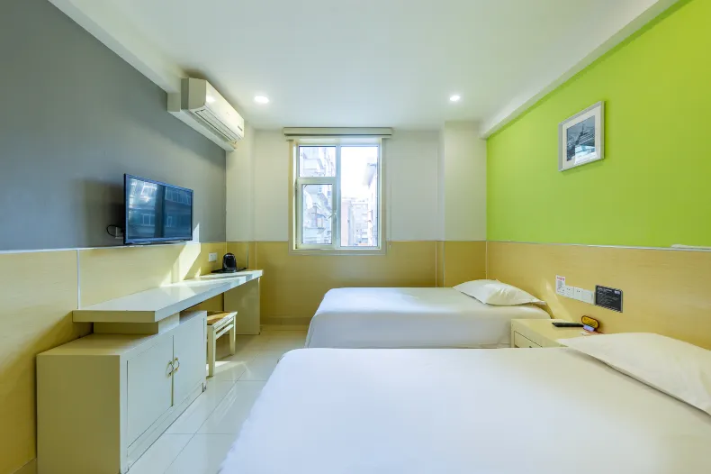 이바이 체인여관(란저우 둥팡홍광장 완샹청)