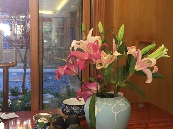 Others 5, Square Street Qin Jin Wangfu Inn, Lijiang