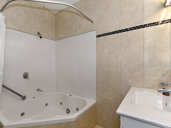Aoraki Court Motel Room Type - Executive Studio with Spa Bath 