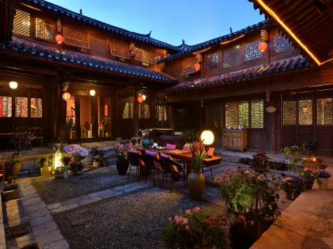 Blossom Hill Old Town of Lijiang Zhiyi