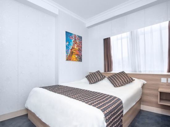 Holiday Hotel Room Type - Superior Room