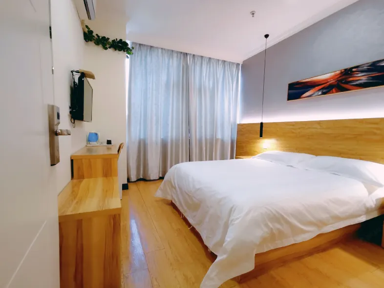 이바이 체인 여관(란저우 대학)