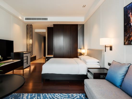 Hyatt Regency Shanghai Global Harbor Room Type - Grand Club Double Bed Room