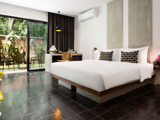 Hillocks Hotel & Spa - Tap to explore photos