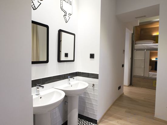 U-Sense For You Hostel Sevilla - Tap to explore photos