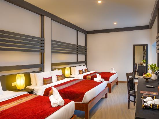Reveal Courtyard in Reveal Angkor - Tap to explore photos