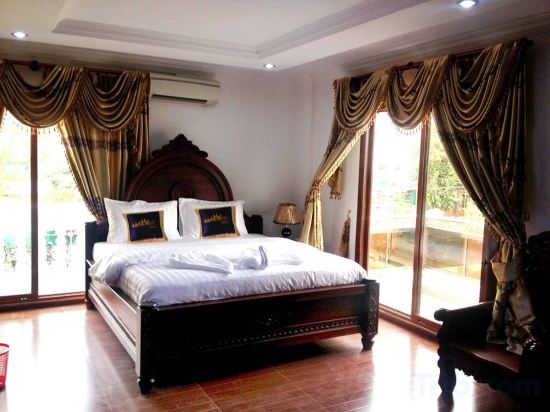 Emerald BB Battambang Hotel Room Type - VIP Room with Balcony
