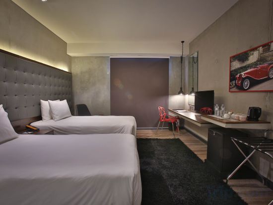 B Hotel Quezon City Room Type - Superior Twin Room