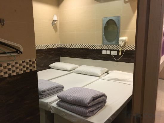 HK Peaceful Guesthouse Room Type - Triple Family Room with Shared Bathroom