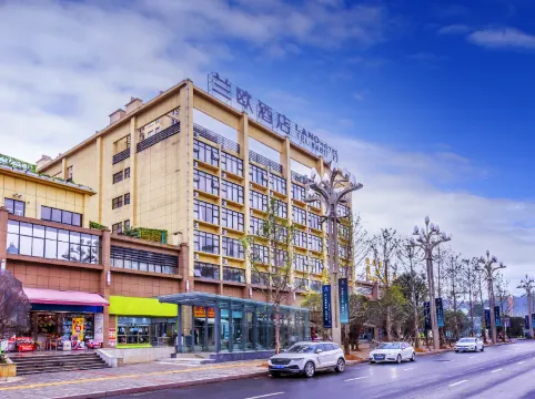 LANOU Hotel (Guiyang Quanhu Park Subway Station)