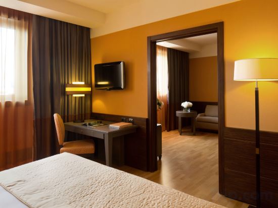 Starhotels Grand Milan - Tap to explore photos