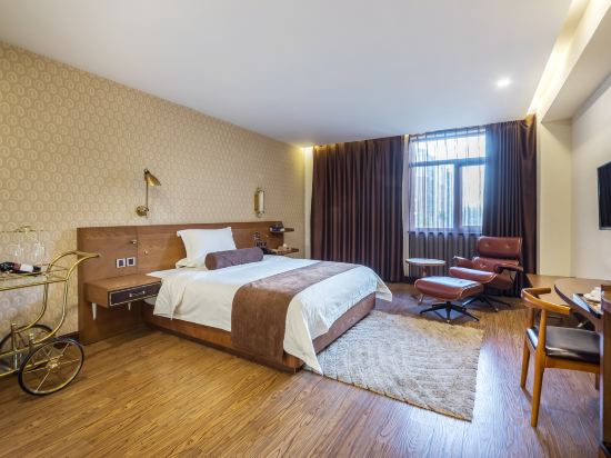 COSY FEELING HOTEL Room Type - Premier Deluxe Room (Double bed)