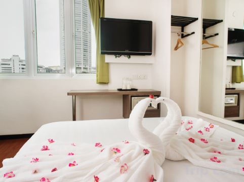 Yan Hotel Room Type - Deluxe Twin WIth Window