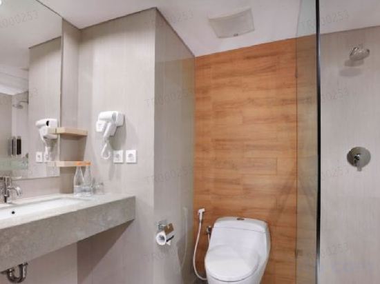 Harper MT Haryono by ASTON Room Type - Superior Room