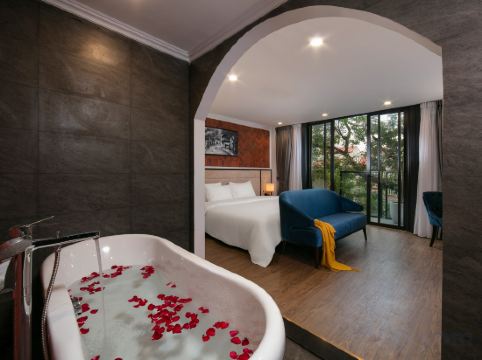 Marina Hotel - Tap to explore photos