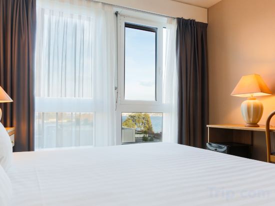 Drake Longchamp Room Type - Standard Twin Room, 2 Twin Beds Drake Longchamp Room Type - Standard Twin Room, 2 Twin Beds
