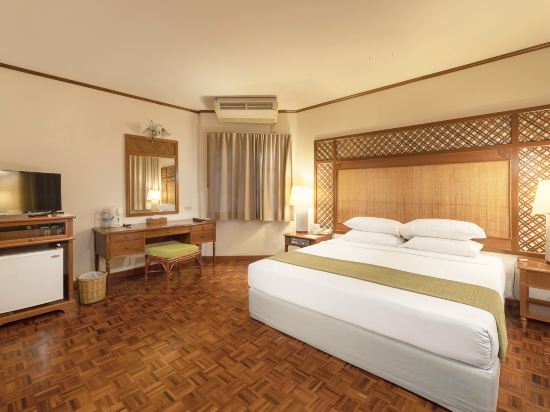 Regent – Chalet, Hua Hin - Tap to explore photos