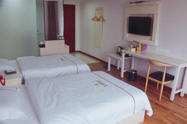 Yading Hotel (Yicheng Xiangsha Avenue)