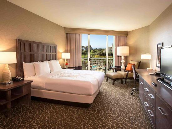 Hilton La Jolla Torrey Pines - Tap to explore photos