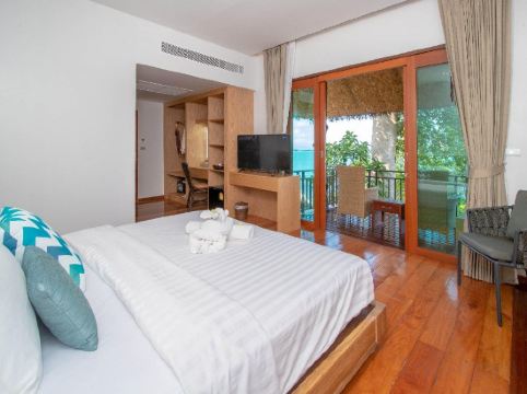Coral Cliff Beach Resort Samui - Tap to explore photos