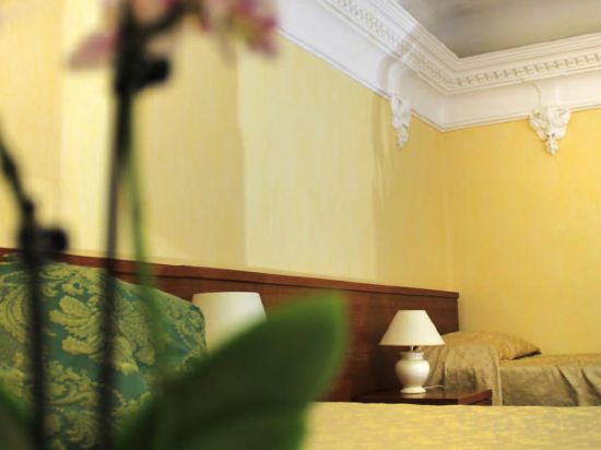 Hotel Villa delle Rose - Tap to explore photos