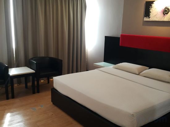 Red Rock Hotel Room Type - Deluxe Room - 1 King Size Bed