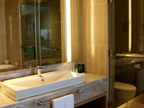 Holiday Inn Wuxi Taihu New City - Tap to explore photos