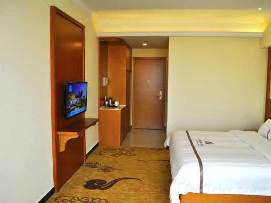 Yuhu International Hotel Room Type - City-View Double Bed Room With Panoramic Floor-To-Ceiling Window & Kung Fu Tea Set