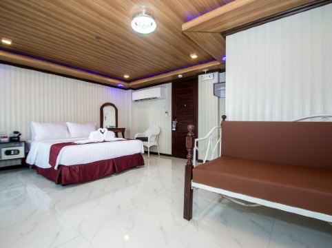 Diamond Water Edge Resort Room Type - Junior Suite With Partial View(Main Building)