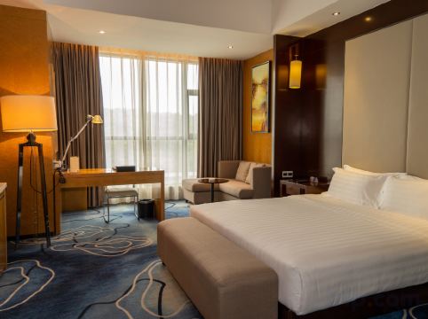 Easco Hotel Room Type - Deluxe Queen Room with View