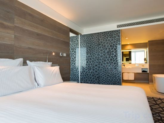 Pullman Sydney Airport Room Type - Deluxe King Room