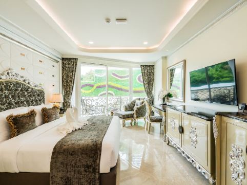 LK Emerald Beach Room Type - Deluxe Pool View LK Emerald Beach Room Type - Deluxe Pool View