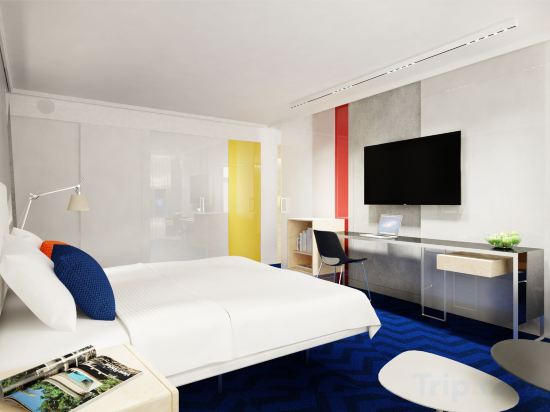 Renaissance Warsaw Airport Hotel by Marriott - Tap to explore photos