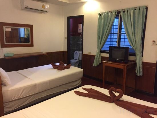 Coco's Guesthouse Room Type - Standard Triple Room Coco's Guesthouse Room Type - Standard Triple Room