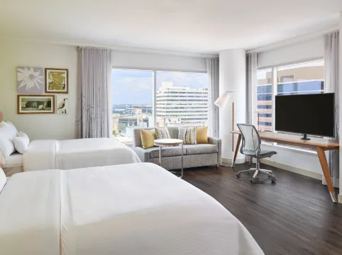 Element Austin Downtown