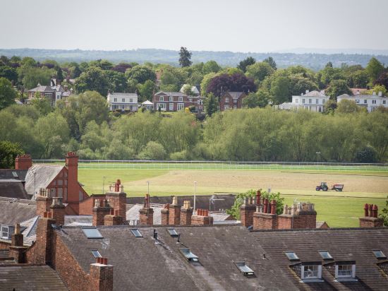 Crowne Plaza CHESTER Room Type - 1 Queen Bed Premium with a view