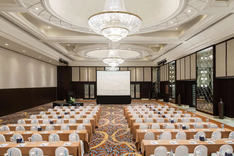 Mövenpick Grand Al Bustan Dubai