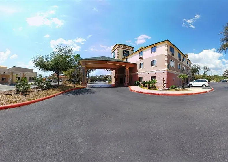 Days Inn & Suites by Wyndham San Antonio North/Stone Oak
