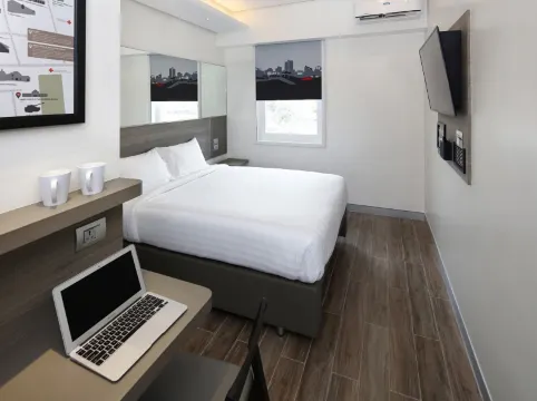 Red Planet Cubao Aurora Boulevard