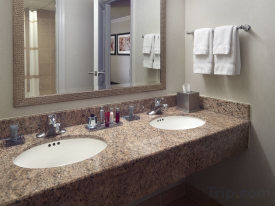 Washington Dulles Airport Marriott - Tap to explore photos
