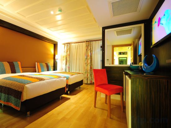 Ottopera Hotel Room Type - Deluxe Double or Twin Room with Terrace Ottopera Hotel Room Type - Deluxe Double or Twin Room with Terrace