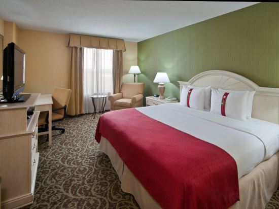 Holiday Inn Chantilly-Dulles Expo Airport - Tap to explore photos
