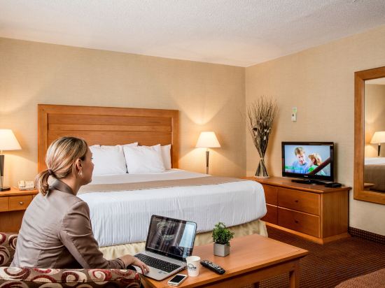 Days Inn by Wyndham Edmonton Downtown - Tap to explore photos
